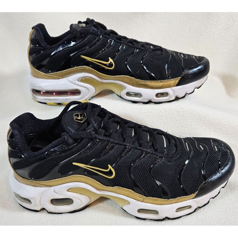 Nike Men’s Black and Gold Sneakers